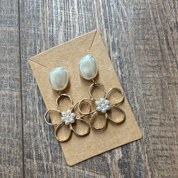 Old Navy Jewelry - Elegant Gold and Pearl Flower Earrings